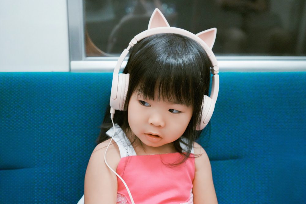 育兒・開箱|BuddyPhones兒童耳機|兒童耳機怎麼選?2025新款BuddyPhones一指切換三大模式,學習模式超好用,通透模式讓旅行移動更安全! - 第12張圖