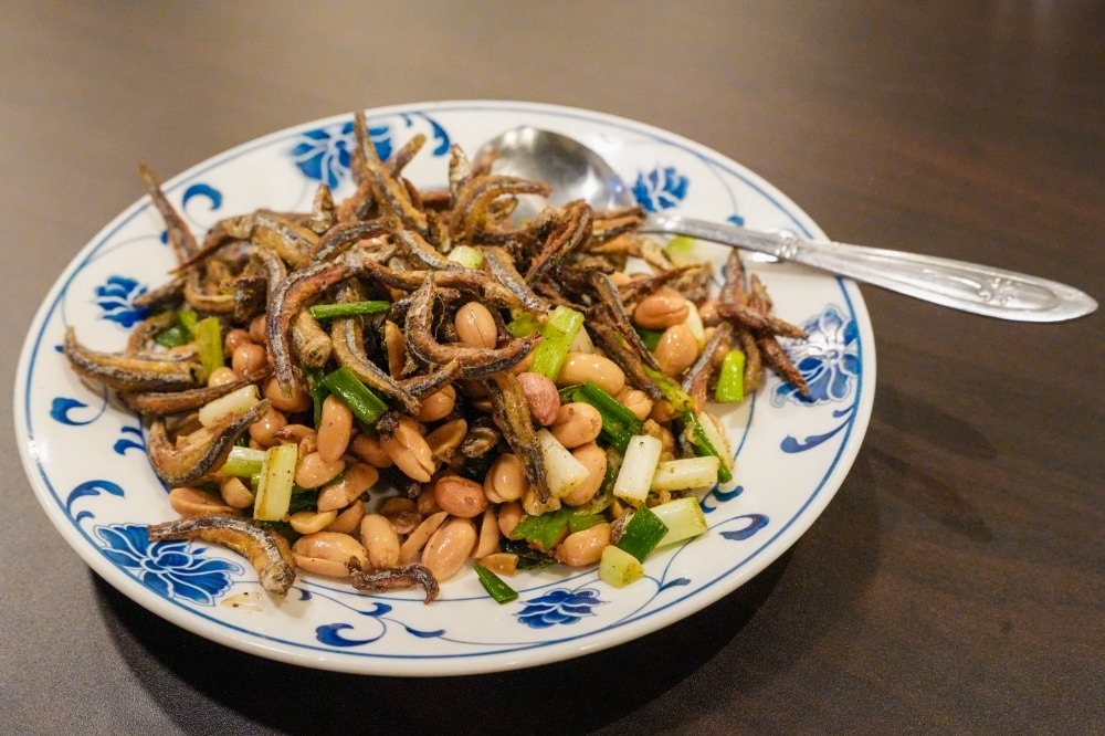 食・台北 中山|海派上海小吃|巷子裡的好味道!無菜單桌菜,清蒸處女蟳、鮑魚紅燒肉、砂鍋雞湯無敵上桌! - 第1張圖