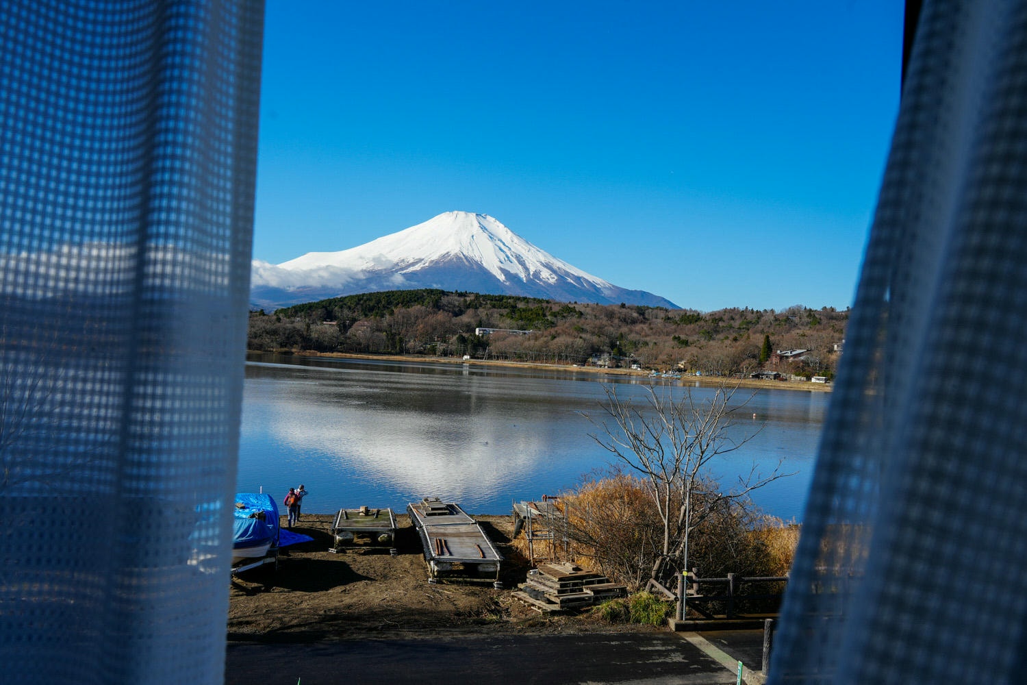 宿・山梨 山中湖|Lucustre ラコストリ山中湖|富士山,早安!躺著就能看到富士山的民宿,與富士山面對面,山中湖景第一排,一泊二食兩人只要19400円,假日不加價!超划算! - 第3張圖